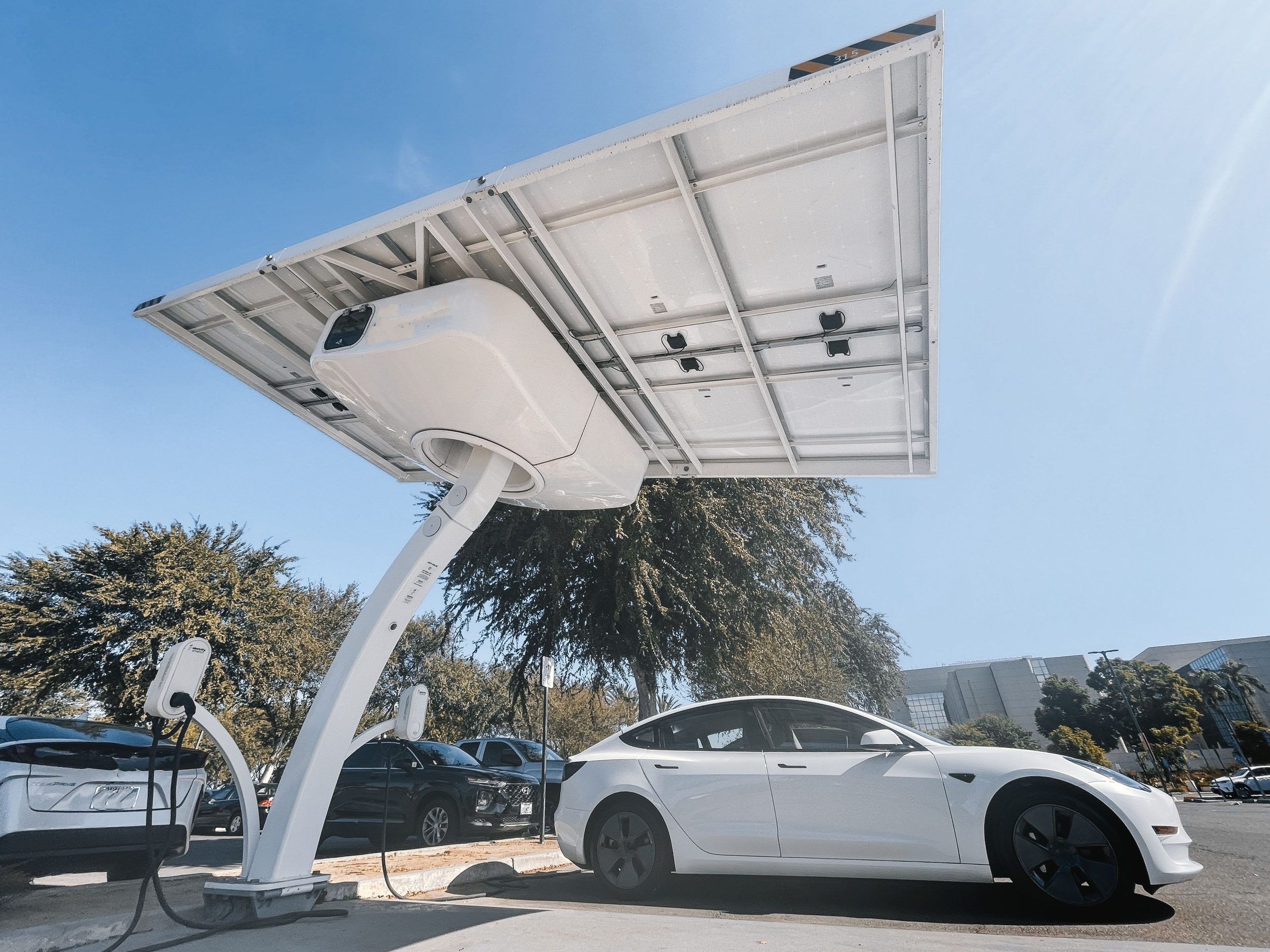 Panel Surya Hybrid